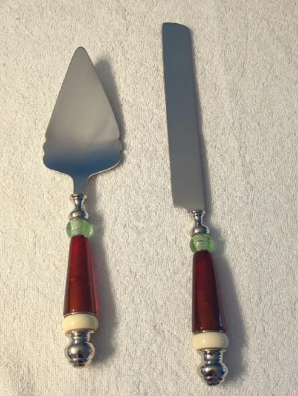 Lenox Holiday Cake Server and Knife Set - Red Wood-Tone & Green Accents